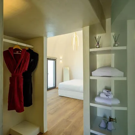 Lf & Hotel Imerovigli (Santorini)