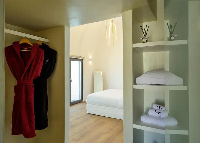 Lf & Apartment Imerovigli (Santorini)